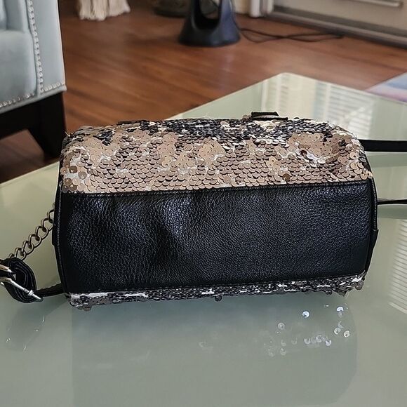 Justice Crossbody Bag - Picture 5 of 8